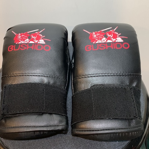 Child’s Macho Warrior Sparring Headgear with Metal Face Cage plus Bushido Gloves - Picture 7 of 9